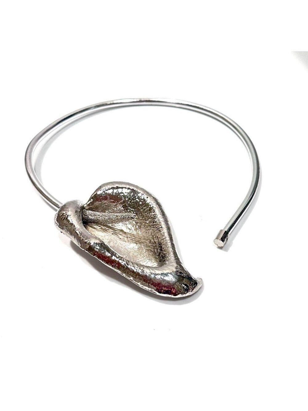 MODERN BOTANICAL Silver Cala Lily Sculpted Collar Statement Necklace
